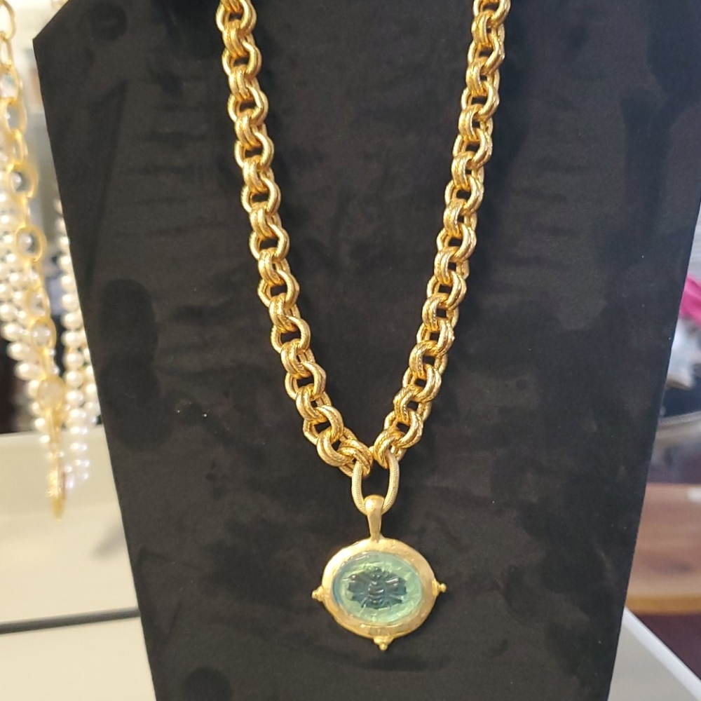 Doubled link beed medallion necklace